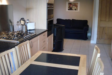 3 bed flat, Marchmont Crescent, Marchmont, Edinburgh, EH91NE - Image 2